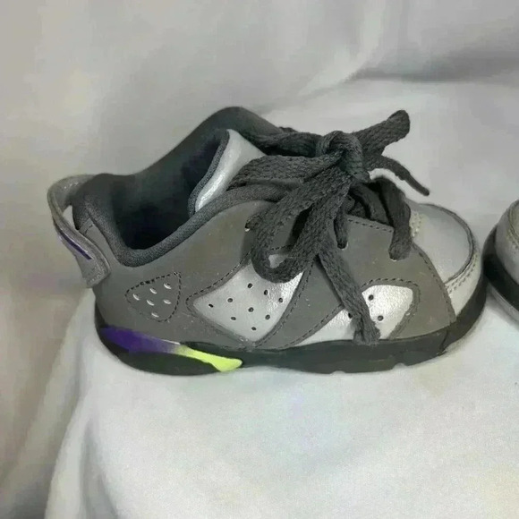 Toddler Nike Air Jordan VI 6 Dark Grey Ultraviolet Wolf Grey Sz 4C Retro - Picture 3 of 9